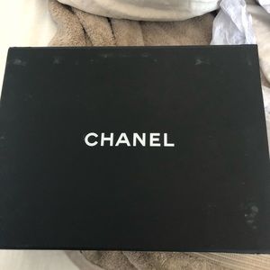 Full packaging box and tissue and ribbonn